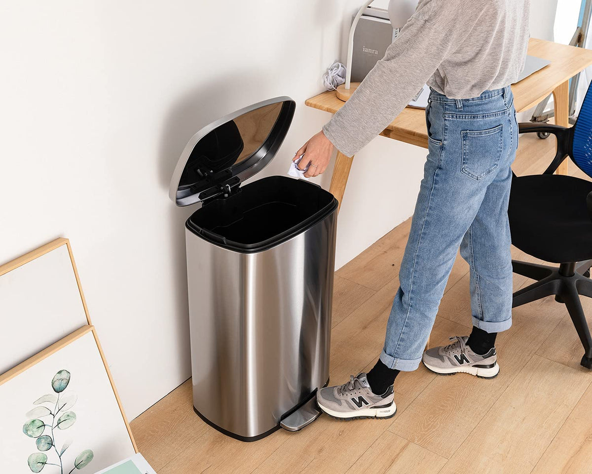 13 Gallon Steel Trash Can with Lid G20326